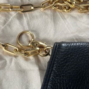 Elegant Tory Burch bag with gold chain